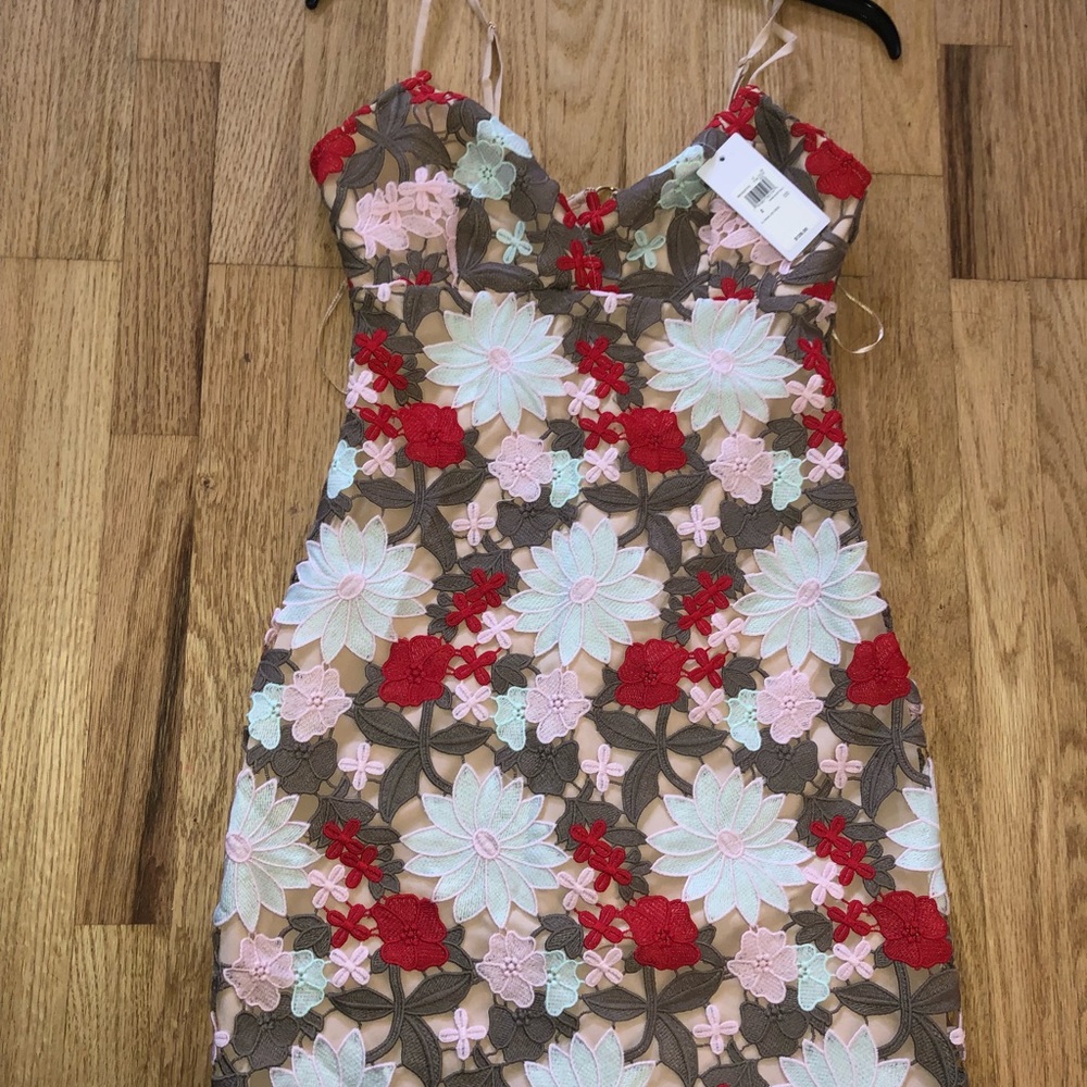 : Bodycon GUESS Size 2 floral dress